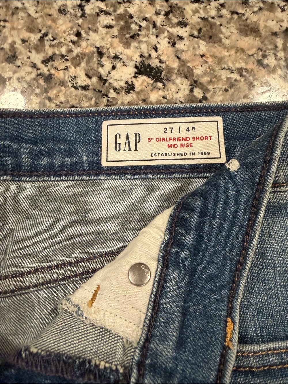 GAP Mid-Rise Boyfriend Jeans Short - Blue Denim